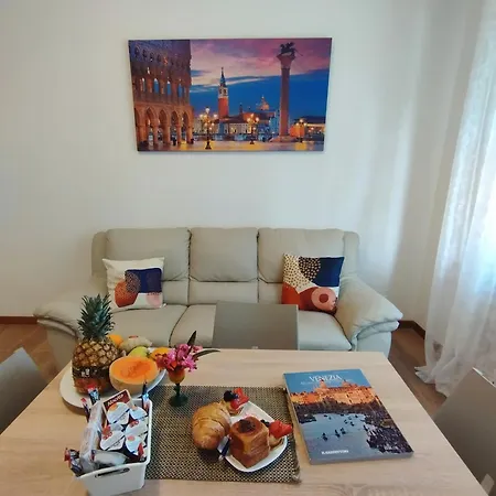 Apartment Gate To Venice